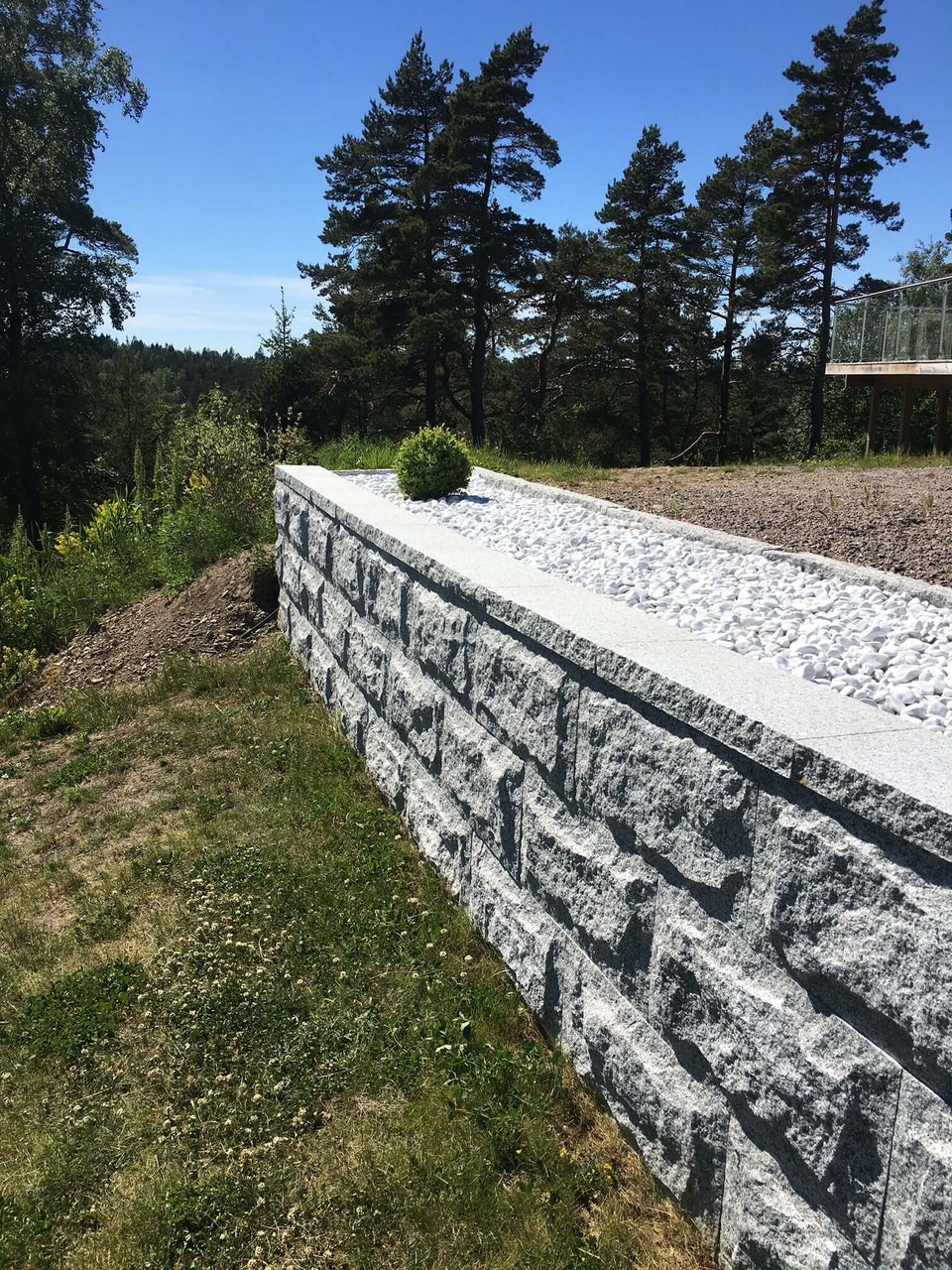 Murbeklädnad i granit. Säljs av Stengrossen.se
