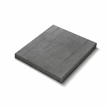 Betongplatta Chateau Noir i antracit, 500 × 500 × 50 mm, med stilren mörk yta för uteplatser, gångar och entréer. Stengrossen säljer produkten.
