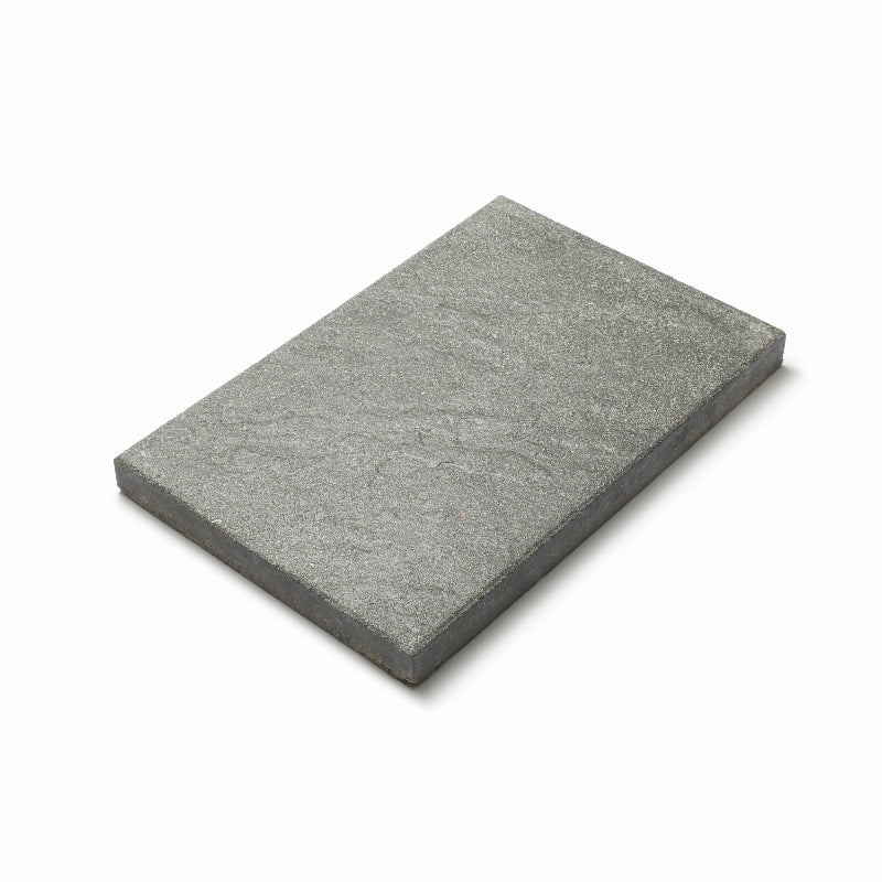 Närbild av Gerlo Struktur-platta från S:T Eriks med livfullt mönster och skyddande impregnering. Idealisk för uteplatser. Storleken på denna betongplattan är 400x600x45 mm. Stengrossen säljer produkten.