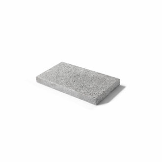 Stenplatta i granit. Storleken är 70 x 35 x 6 cm. Färgen är grå. Säljs av Stengrossen.se