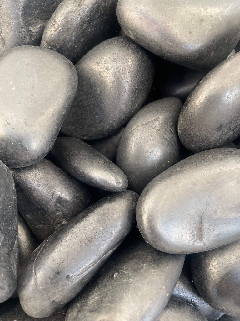 Dekorsten. Svart polerad Pebble. Storlek 2-5 cm. Säljs av Stengrossen.se