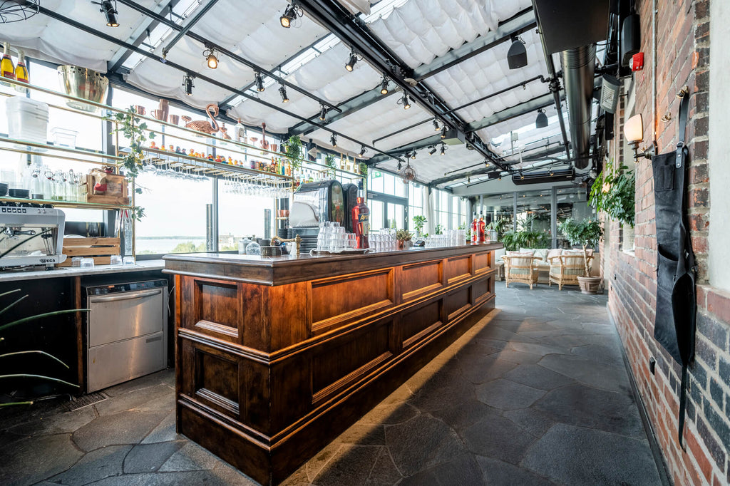 Baravdelning på Steam Hotel i Västerås med golv i svensk Offerdalsskiffer – Stengrossen säljer produkten