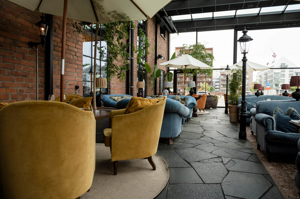 Offerdalsskiffer i lounge- och bardel på Steam Hotel – naturlig sten möter industriell inredning – Stengrossen säljer produkten