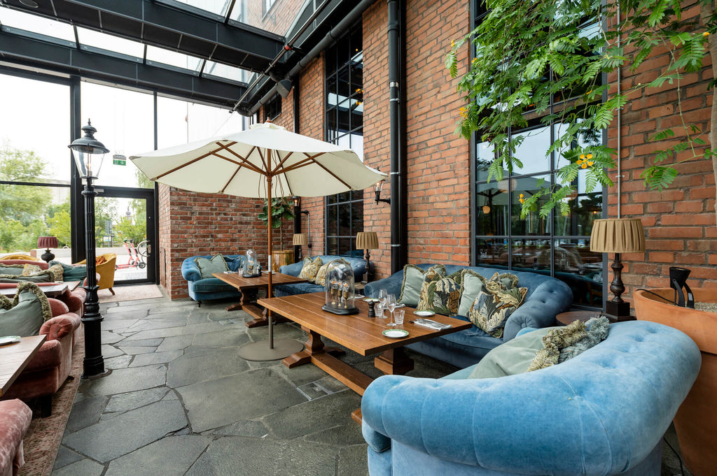 Oregelbundna skifferplattor från Offerdal i bar- och restaurangmiljö på Steam Hotel – Stengrossen säljer produkten