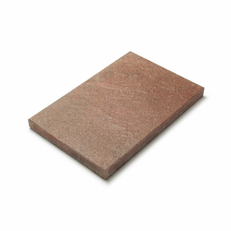 Närbild av Gerlo-platta från S:T Eriks i röd-svart färg med finblästrad yta och skyddande impregnering. Perfekt för estetiska vistelseytor. Storleken är 400x600x45 mm. Stengrossen säljer produkten.