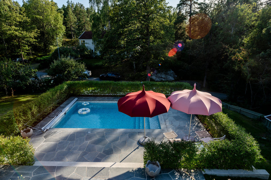 Lyxigt poolområde i Stocksund med levande ytor i naturlig Offerdalsskiffer – Stengrossen säljer produkten