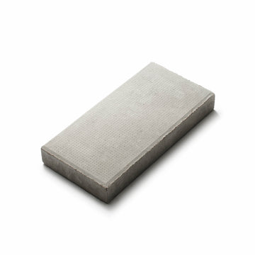 Superplattan från S:T Eriks – stark och elegant betongplatta säljs av Stengrossen. Färgen är Naturgrå och storleken är 1750x350x50 mm