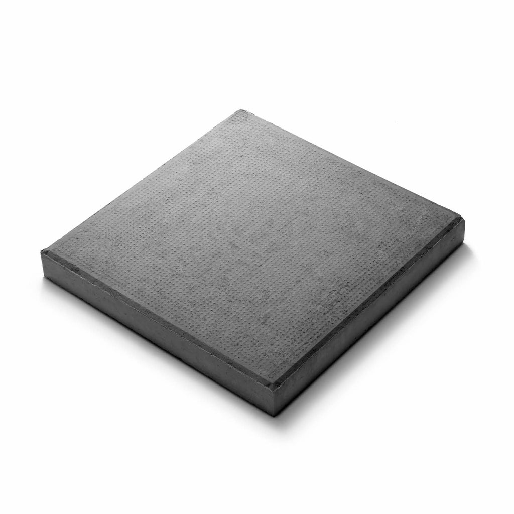 Svart Superplatta från S:T Eriks med tät struktur och elegant yta. Stengrossen säljer produkten.