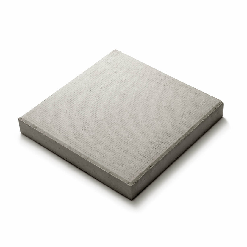 Platta av sorten Superplattan  i färgen naturgrå. Storleken är 350x350x50 mm. Tillverkad av S:T Eriks. Säljs av Stengrossen.se