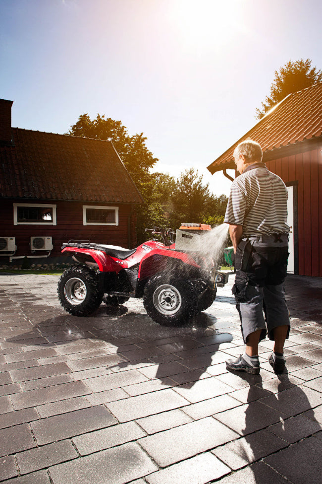 Cirkus marksten från S:T Eriks med unik design och vågiga kanter. Ger en elegant och livfull yta för trädgårdar och gångvägar. Färgen är antracit och storleken är 800x1200x60 mm. Säljs hos Stengrossen!