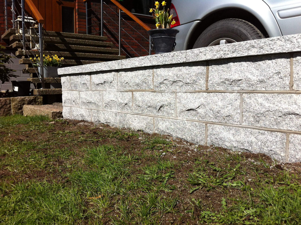 Mur i granit. Bruksmur. 40x20x14 cm. Grå. Stengrossen