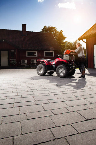 Cirkus marksten från S:T Eriks med sju storlekar och vågiga kanter för unika mönster. Perfekt för uteplatser, gångvägar och trädgårdar. Färgen är antracit och storleken är 800x1200x60 mm. Säljs hos Stengrossen!