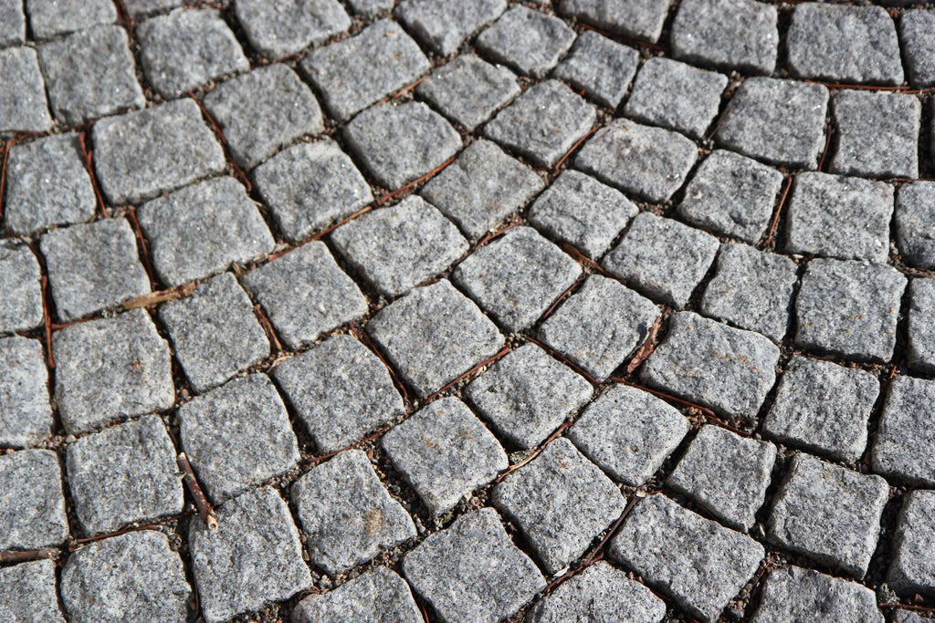 Smågatsten, även kallat för knott och smågatsten. Från Portugal. Storlek 8/11 cm. Satt i bågmönster. Säljs av Stengrossen.se