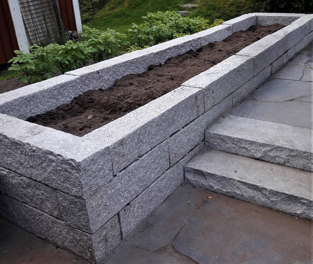 Stapelmur i granit. 3 skift. Grå. 100x20x20 cm. Stengrossen