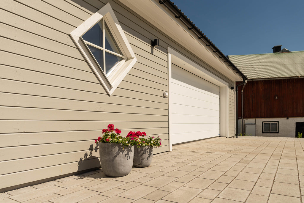 Cirkus-plattor i naturgrå från S:T Eriks, designade för en unik stenläggning med naturliga former och jämn yta. Stroleken är 800x1200x60 mm. Stengrossen säljer produkten.