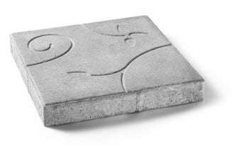 Närbild av naturgrå Kaprifolplatta från S:T Eriks, en unik betongplatta med dekorativa blomslingor. Stengrossen säljer produkten.