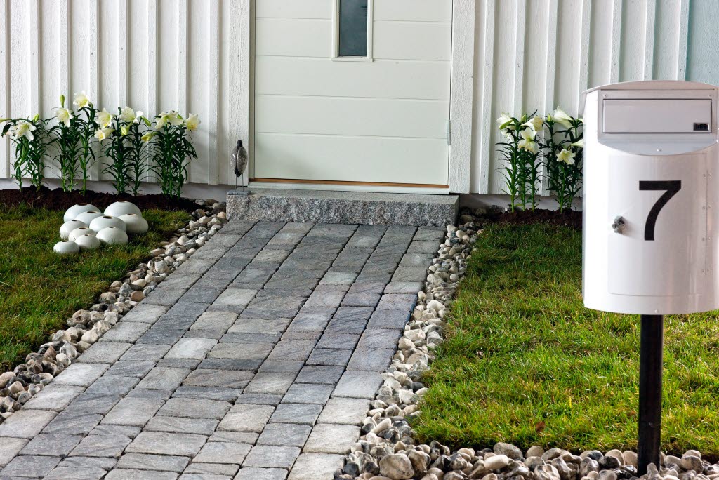 Rustik Grafit mix marksten från S:T Eriks, tillverkad av betong och tillgänglig i flera olika storlekar. Stengrossen säljer produkten.