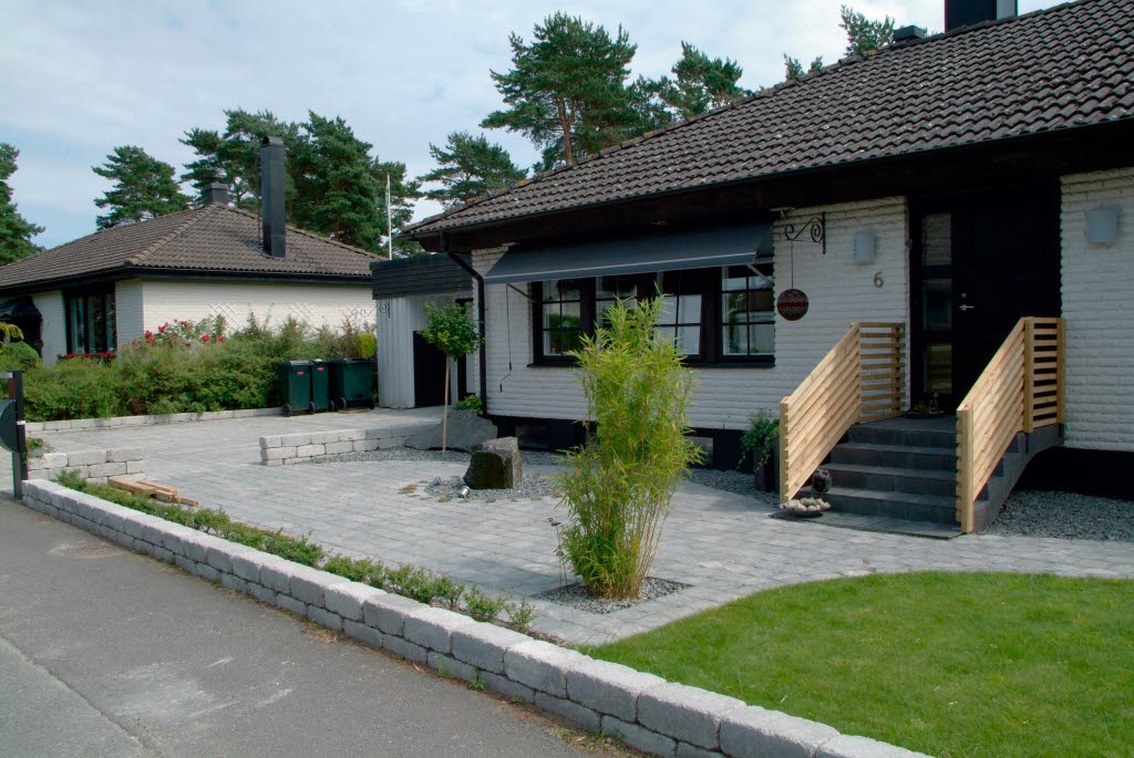 Rustik marksten i kulören Grafit mix, gjord av betong från S:T Eriks, finns i flera olika storlekar. Stengrossen säljer produkten.