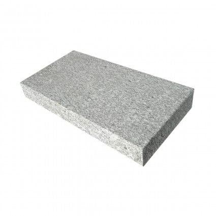 Avtäckning i granit. Krönplatta i granit. 60x25x6 cm. Grå. Stengrossen