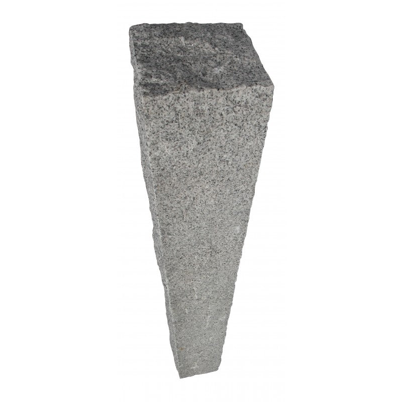 Stolpe i granit. Grå. 170x20x20 cm. Elegant och funktionell stolpe som kan användas för staket, murar och dekorativa ändamål. Stengrossen säljer produkten.