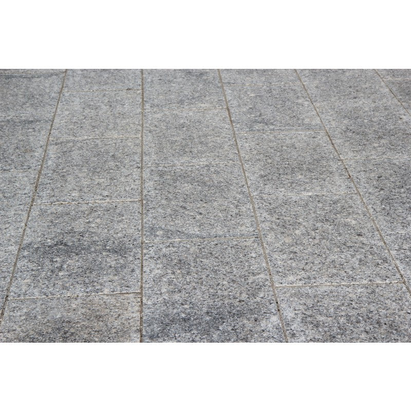 Stenplatta som man kan köra bil på Plattan är av granit. Storleken är 30x20x6 cm. Stensorten heter G603. Säljs av Stengrossen.se