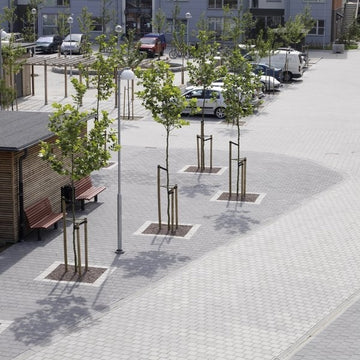 Munksten från S:T Eriks är en marksten av betong som finns i kulörerna antracit och naturgrå. Passar både i offentlig miljö och hemma. Produkten säljs av Stengrossen.