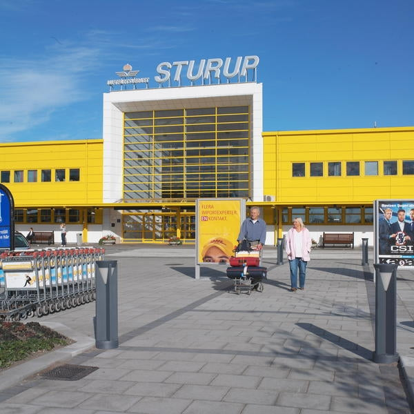 Scala naturgrå är en marksten av betong med slät, ofasad yta – perfekt för köpcentra, flygplatser och torg. Tillverkas av S:T Eriks. Stengrossen säljer produkten.