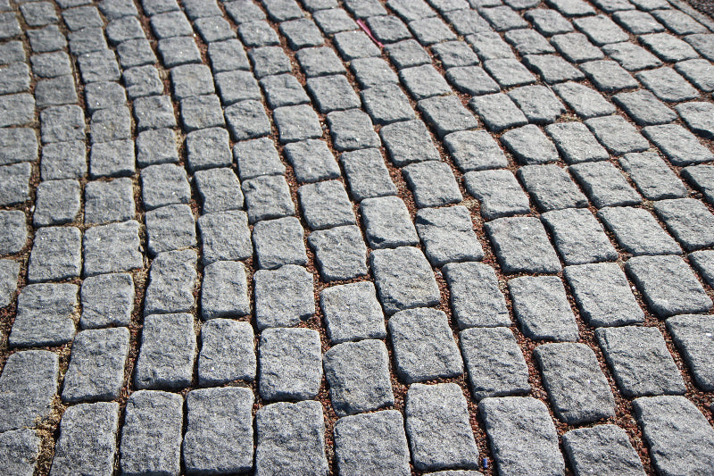 Storgatsten i mönster från rondell för biltrafik. Storleken på gatstenen är 20x14x14 cm. Färgen är Ljusgrå. Säljs av Stengrossen.se